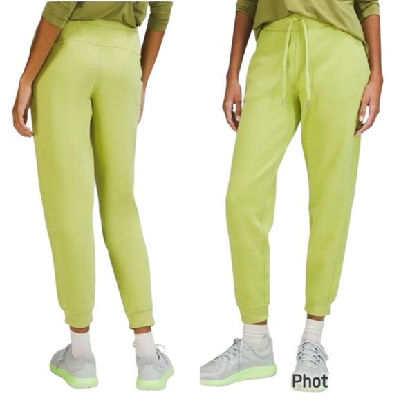 Lululemon NWTs Scuba HR Jogger Sweatpants size 10 Wasabi Green Lime - Picture 1 of 10
